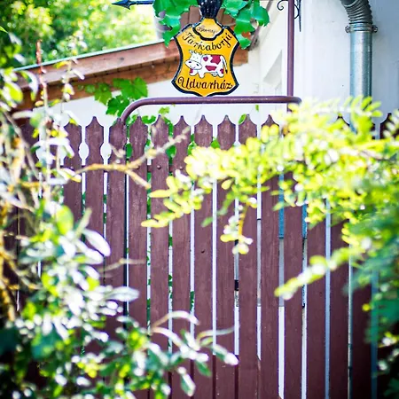 Abonyi Tarkaborju Udvarhaz Abony