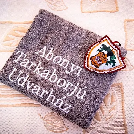 Abonyi Tarkaborju Udvarhaz * Abony